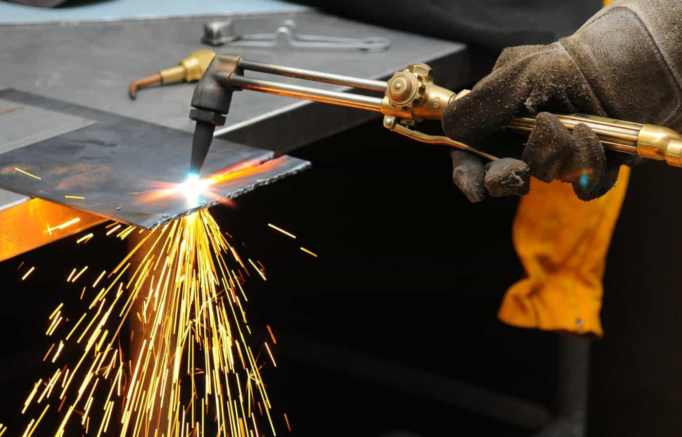 Manual Heating and Cutting Skills for Fabricators